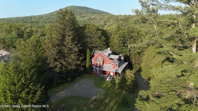 Building Photo - 38 Lake St