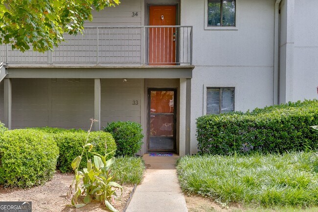 Photo - 33 Finch Trail NE