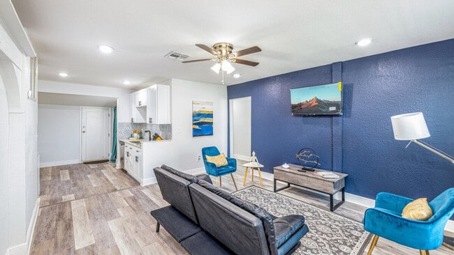 Building Photo - 1610 N Goldenrod Rd Unit ID1094191P