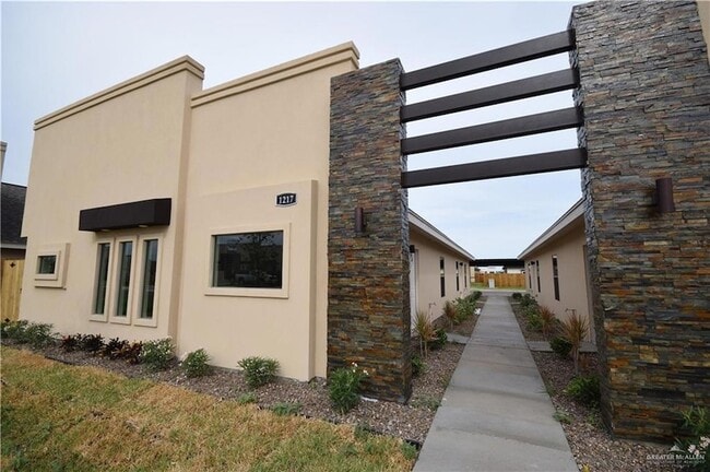 Photo - 1215 Upas Dr Unit 2