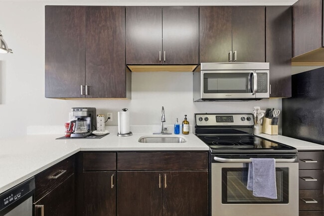 Photo - 421 E Market St Unit SI ID1384023P