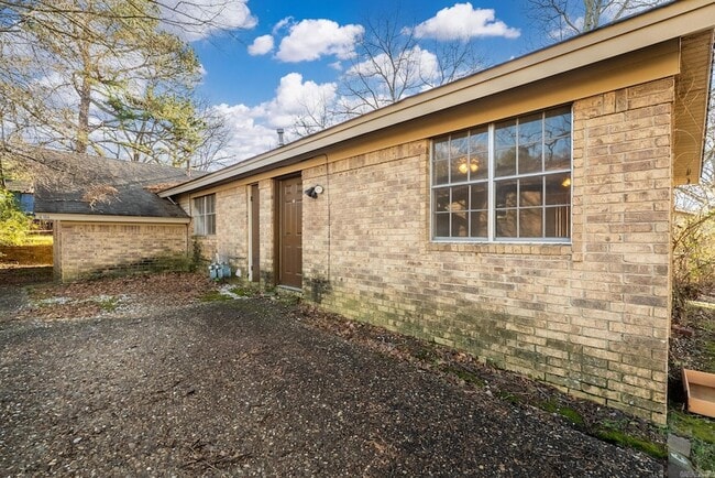 Photo - 6104 Meadowbrook Ln