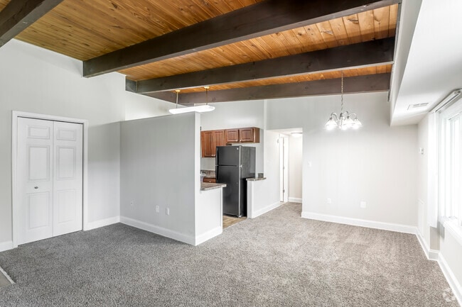 1 BR, 1 BA - 650 SF - Glenmont Forest