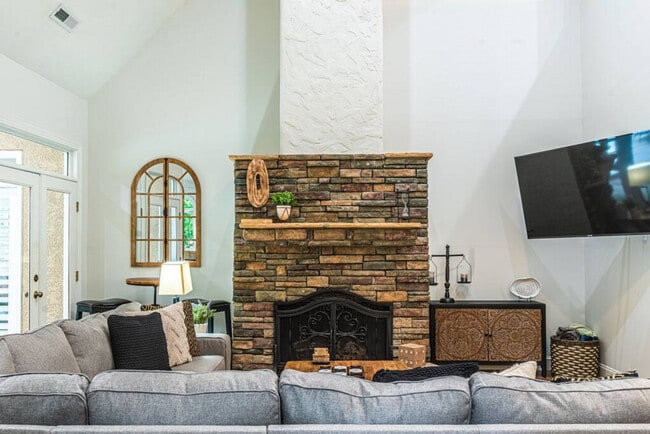 Building Photo - 3115 High Ridge Rd Unit ID1293783P