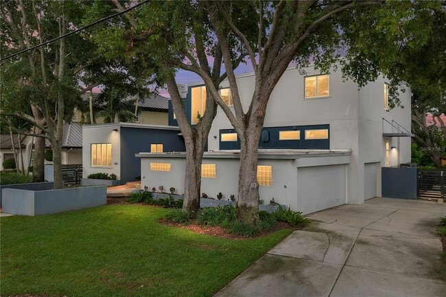Photo - 838 Monterey Blvd NE