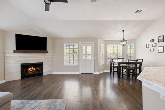 Photo - 714 Newport Dr