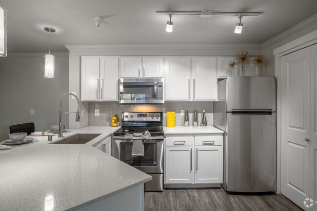 2BR, 1BA - 862SF - Overlook at Lakemont