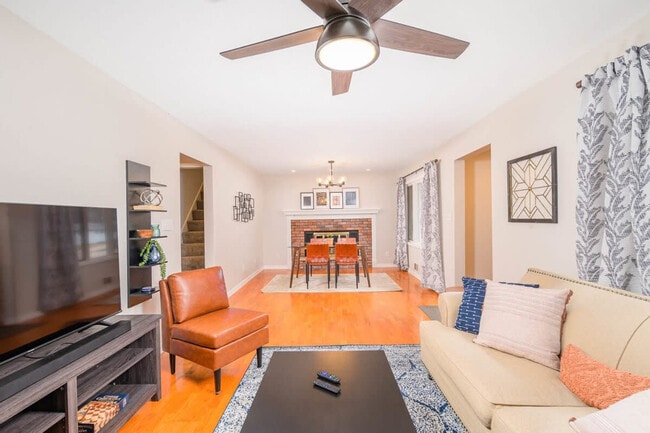 Building Photo - 1930 S Kernan Ave Unit ID1061615P