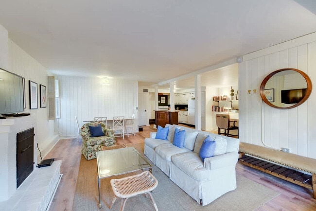 Building Photo - 2424 Gough St Unit ID1355612P