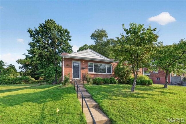 Photo - 8561 Everett Ave
