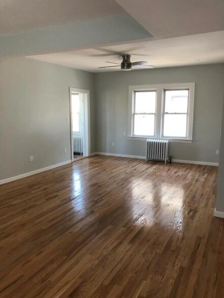 Photo - 511 Laurelton Blvd