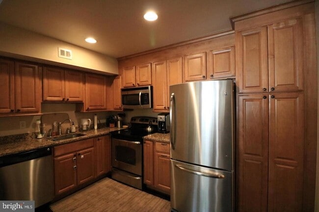 Photo - 748 Azalea Dr