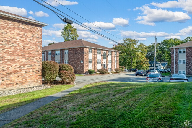 Courtyard - Princeton at Mount Vernon