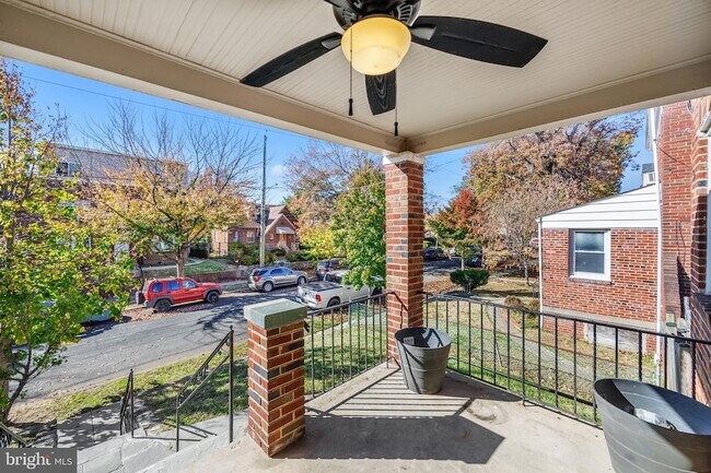 Photo - 458 Oakwood St SE