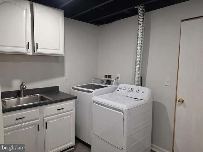 Photo - 8943 Sweetbriar St