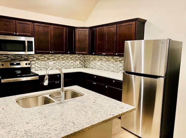 Photo - 808 Fallbrook Dr