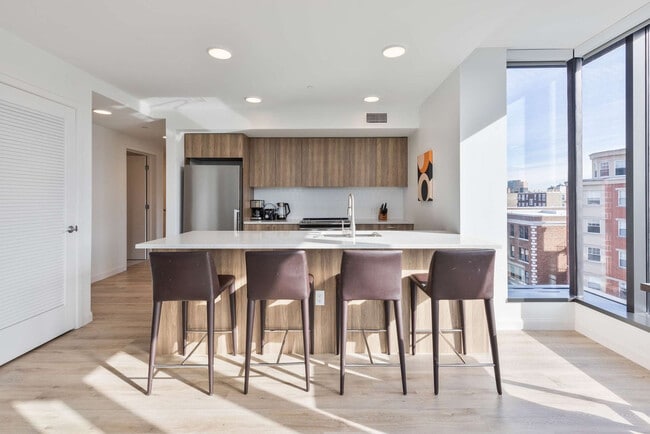 Photo - 79 Queensberry St Unit SI FL5-ID1039265P