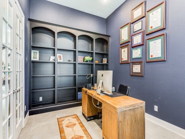 Photo - 6001 Firefox Ln