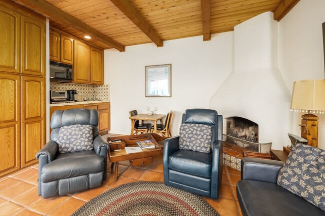 Building Photo - 1941 S Pacific St Unit ID1292586P