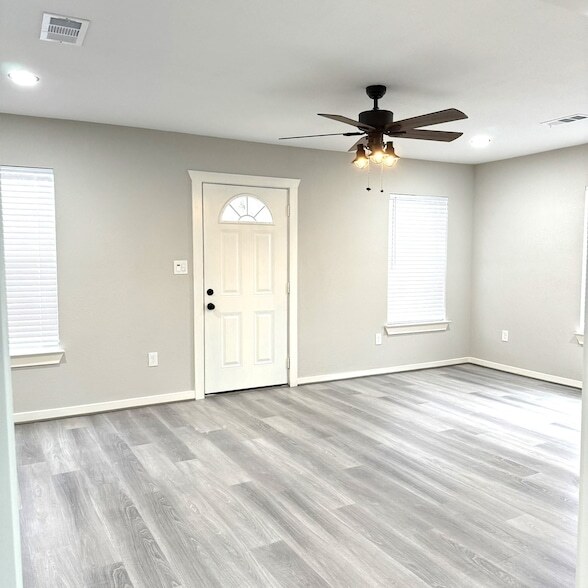 Photo - 4510 Kingsbury St