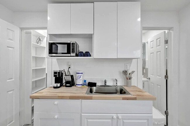 Photo - 906 N Riverside Dr Unit SI ID1504053P