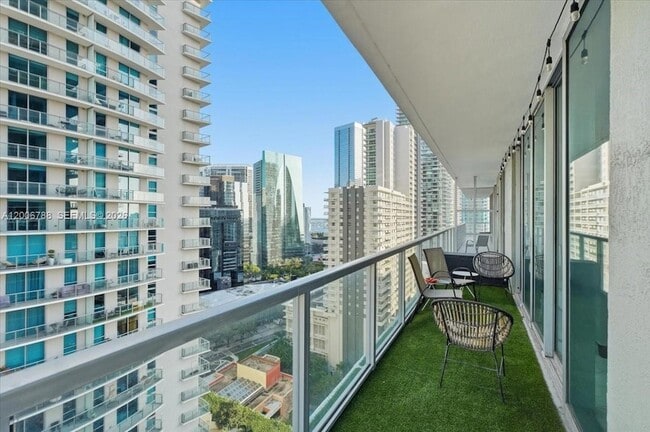 Building Photo - 1111 SW 1st Ave Unit 2420-N