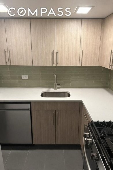 Photo - 666 Greenwich St