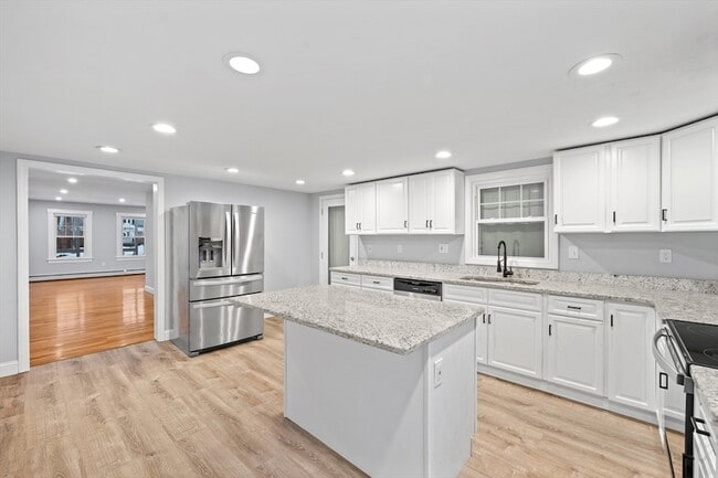 Photo - 656 Grove St