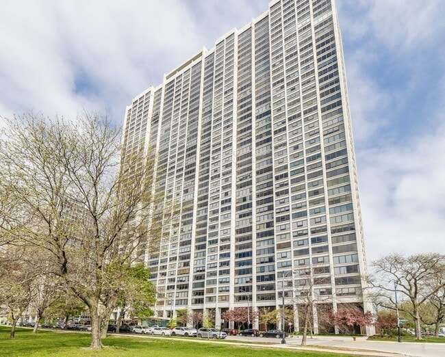 Building Photo - 2800 N Lake Shore Dr Unit 3814-3816