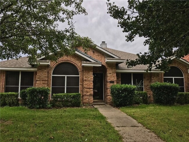 Building Photo - 1300 Rosewood Ln
