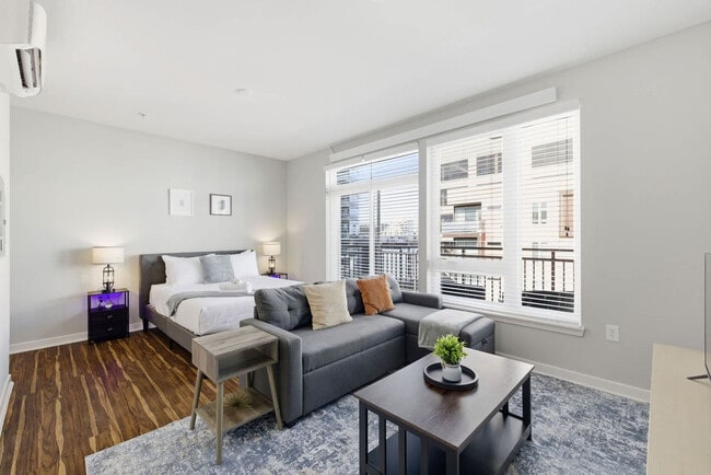 Building Photo - 421 E Market St Unit ID1384023P