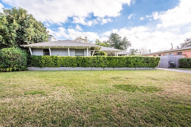 Building Photo - 6506 St Moritz Ave