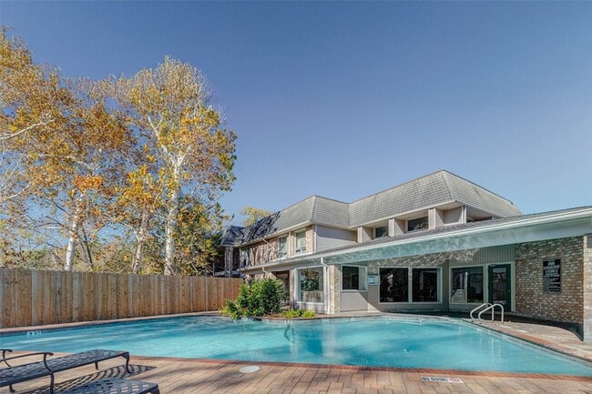 Photo - 2234 S Piney Point Rd Unit 110