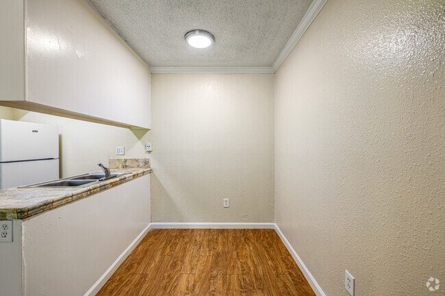 Dining Room - PARKSIDE APARTMENTS