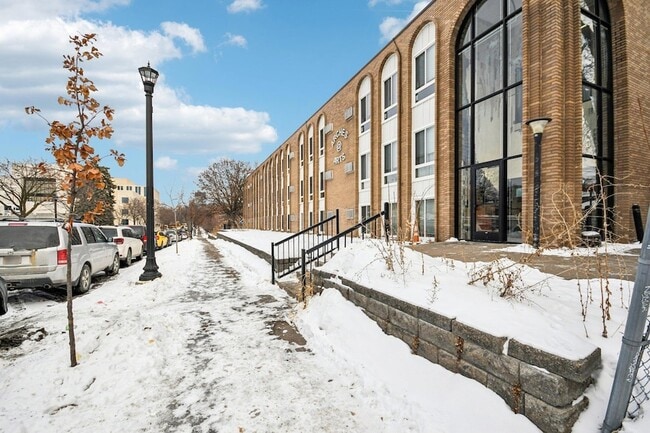 Photo - 2525 3rd Ave S