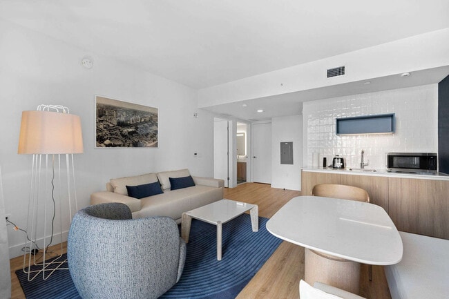 Building Photo - 159 NE 6th St Unit FL18-ID1032219P