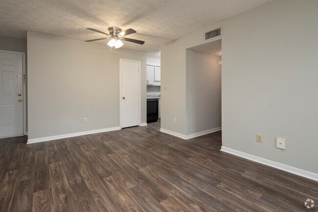 2BR, 2BA - 1,050SF - Stratford Village