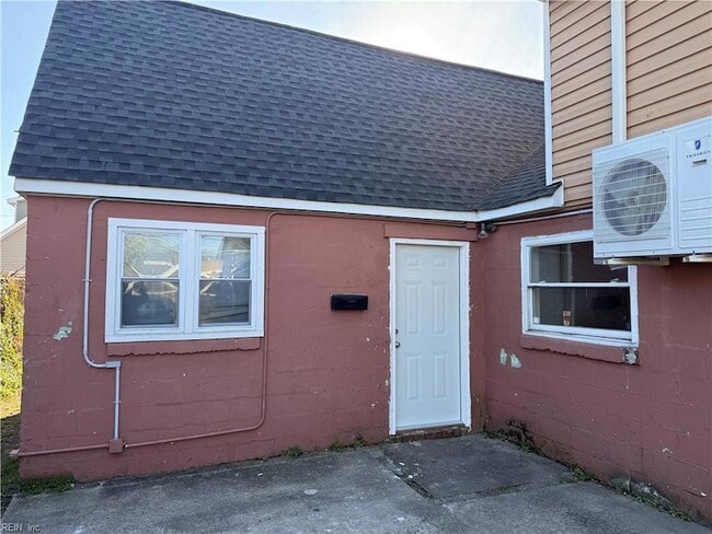 Building Photo - 1510 Wilson Rd Unit 1