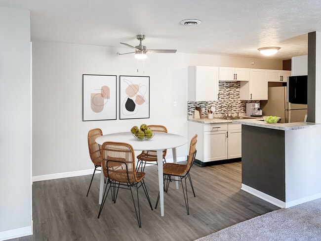 In-kitchen Stylish Dining Nook - Woodbury Heights