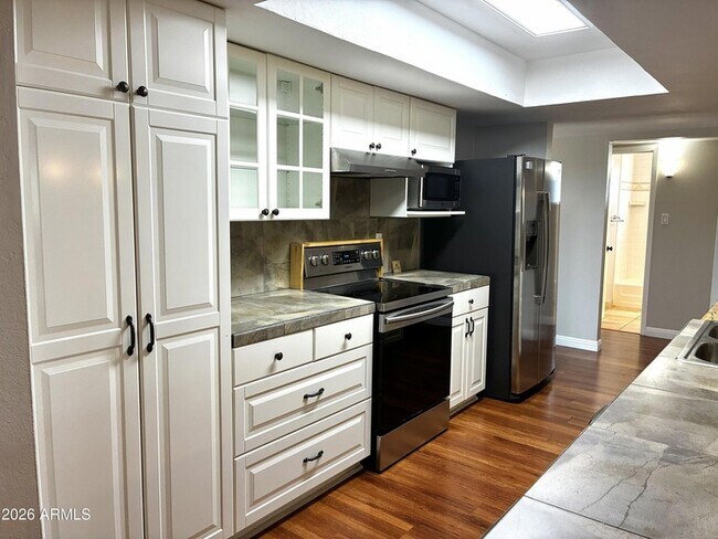 Photo - 523 E Malibu Dr