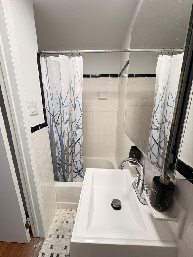 Photo - 402 E 11th St Unit SI FL1-ID1495788P