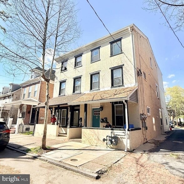 Building Photo - 255 Beech St
