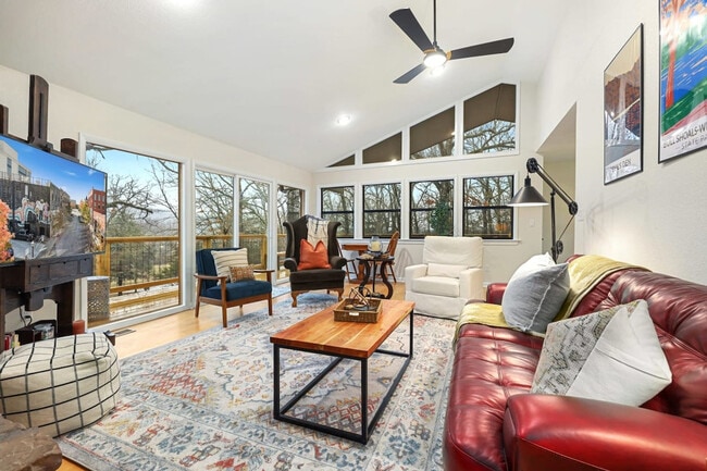 Building Photo - 1232 S Dinsmore Trail Unit ID1221881P