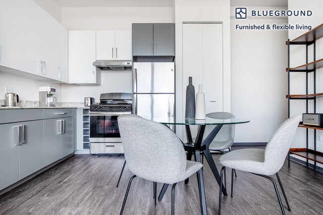 Photo - 2340 N California Ave