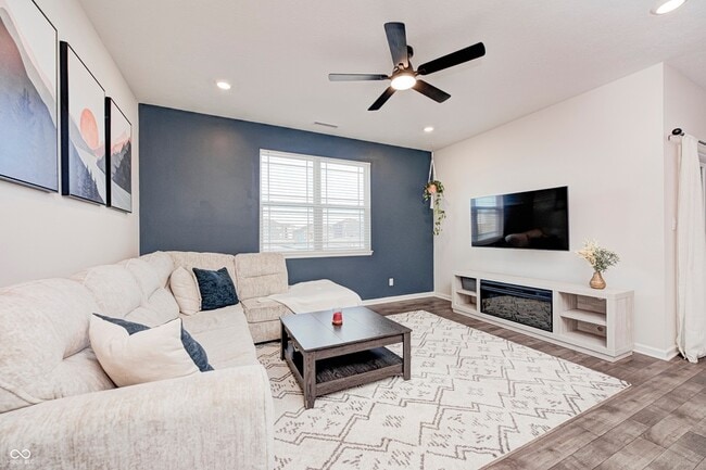 Photo - 2214 Warbler St