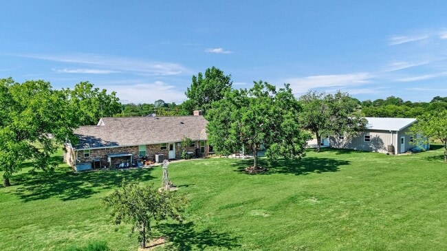 Photo - 13075 FM 121