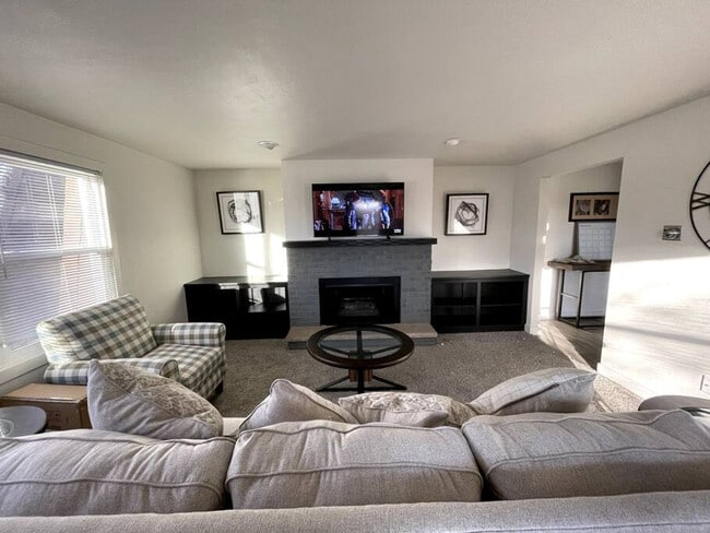 Building Photo - 922-940-940 Oak St Unit ID1253107P