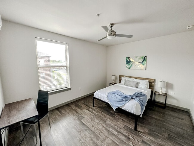 Photo - 111 E 4th St Unit SI ID1036787P