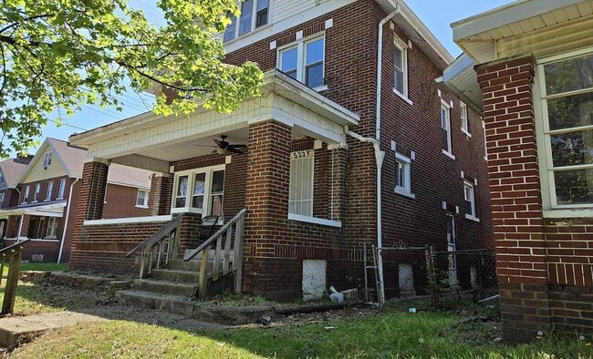 Building Photo - 533 Fairwood Ave