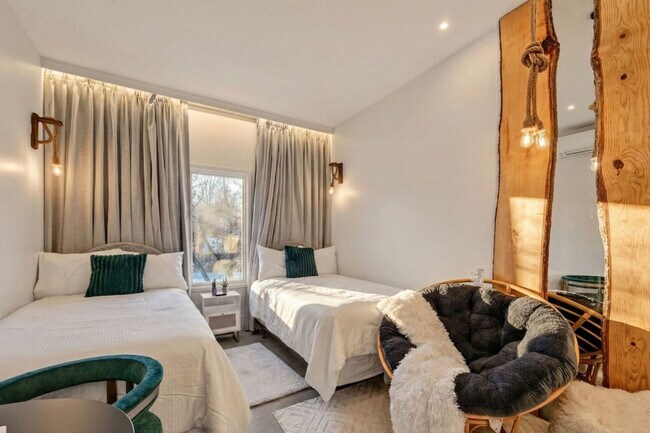 Building Photo - 443 Clove Rd Unit ID1366357P